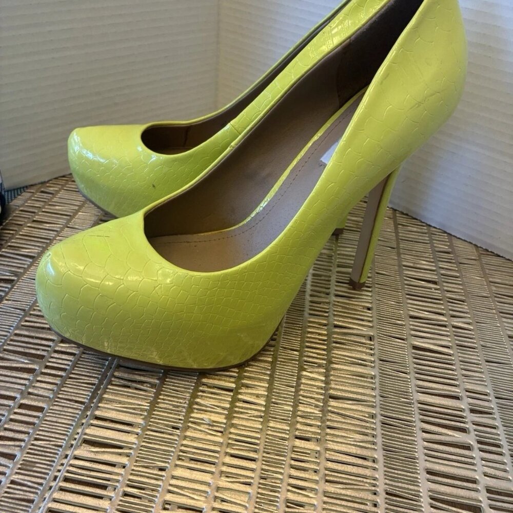 Steve Madden Nala Neon Yellow Snake Platform Heels Pumps - Women’s Size 10 - Picture 5 of 6